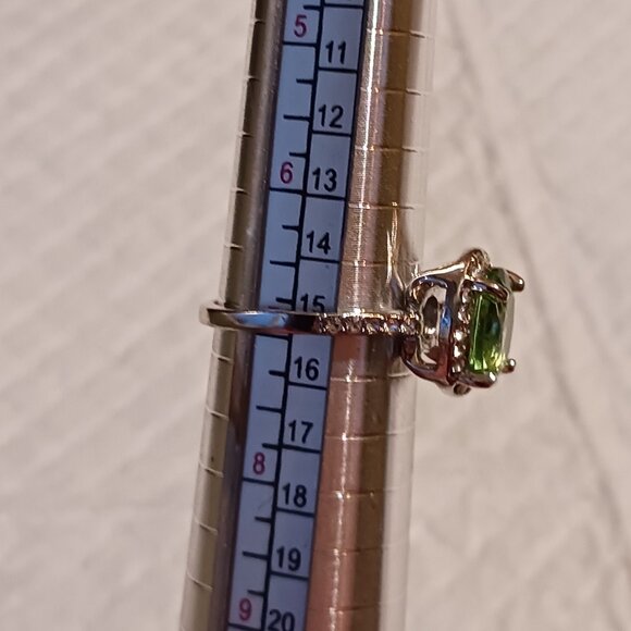 Green Peridot CZ Halo Silver Fashion Ring Size 7 NWOT - Picture 9 of 14